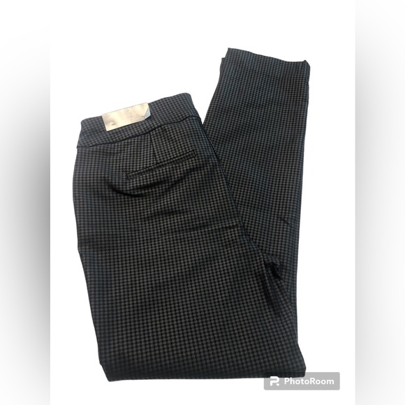 Chico’s Women’s Pant Pull On Black/Gray Houndstooth Tapered Leg Pockets - Picture 2 of 10